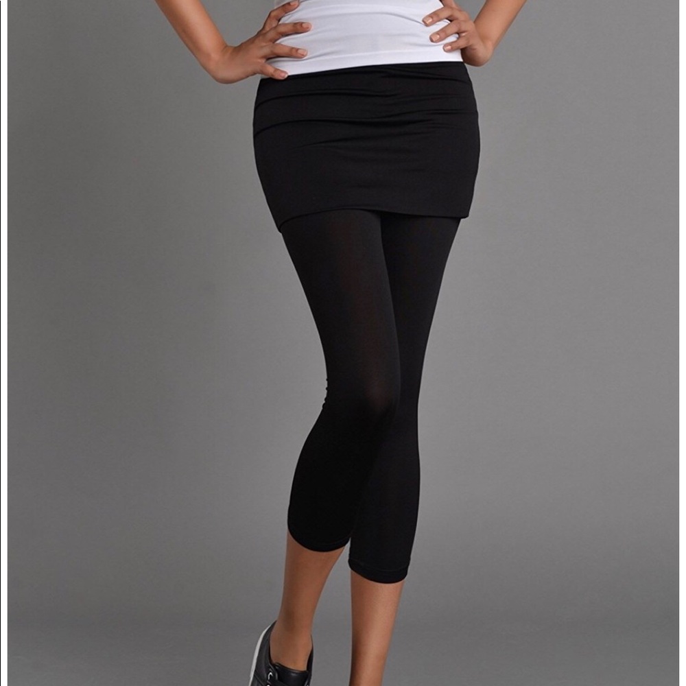 Ankle leggings with skirt.